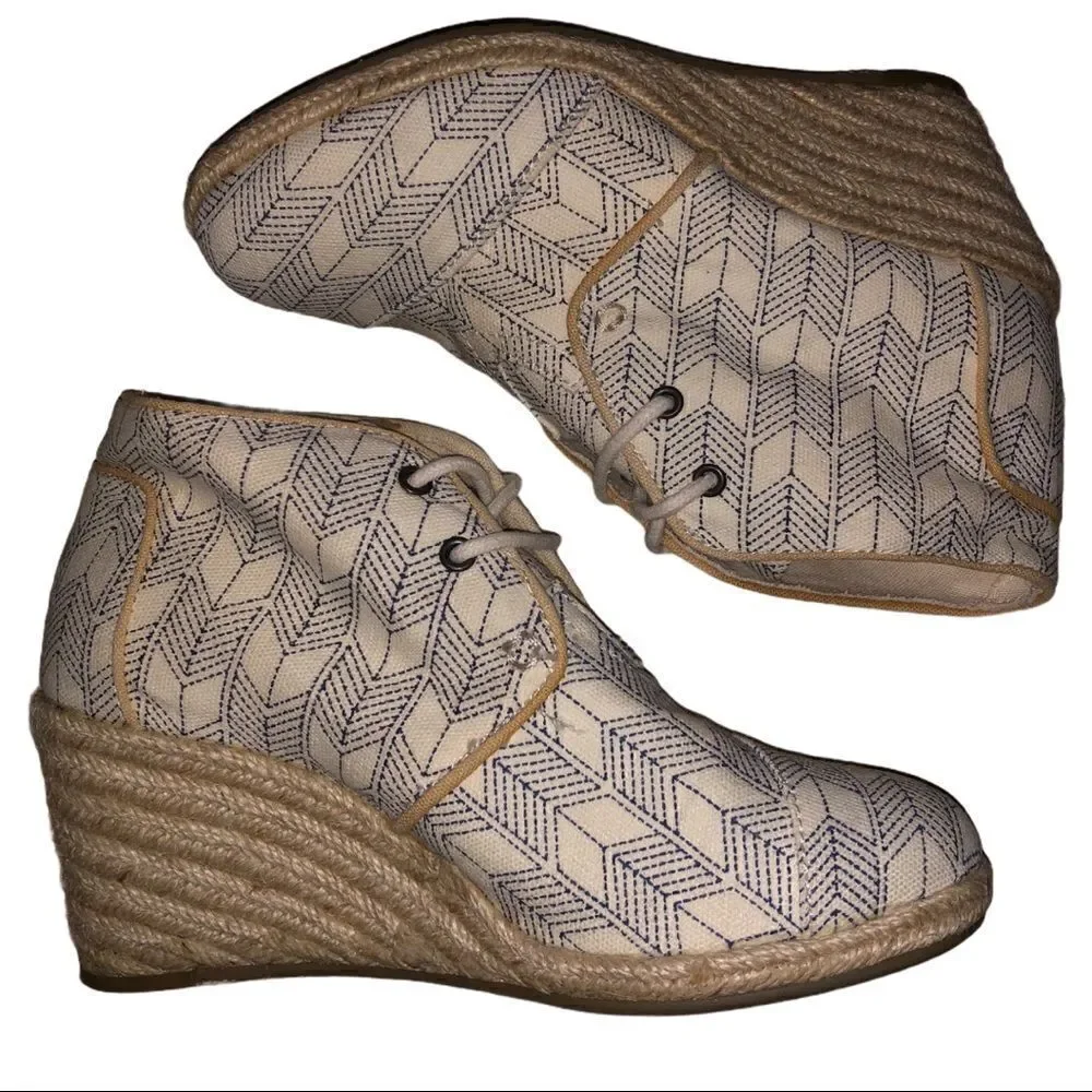 TOMS Lace-Up Shoe Whisper Canvas